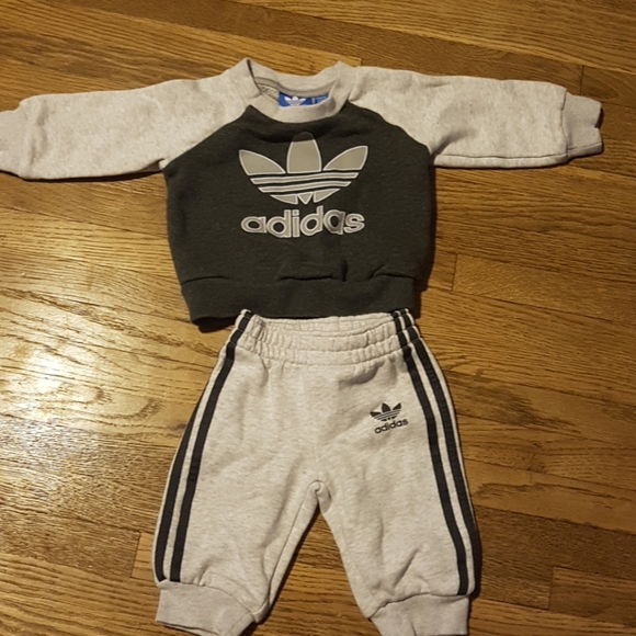 | ๐ถ3 for $25๐ถ |Baby Adidas Jogger set. 0-3M